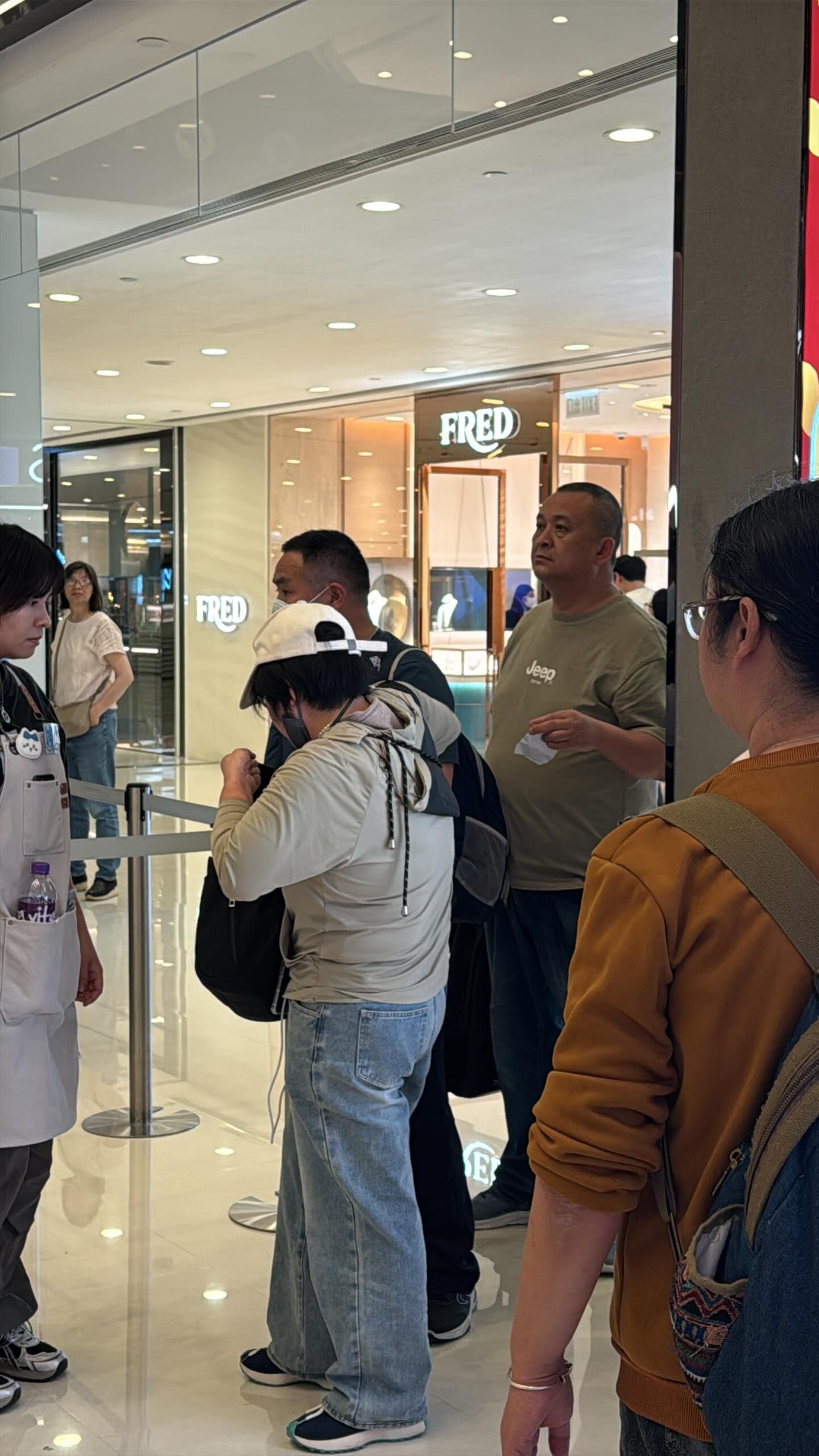 有疑為黃牛在場內買Chiikawa