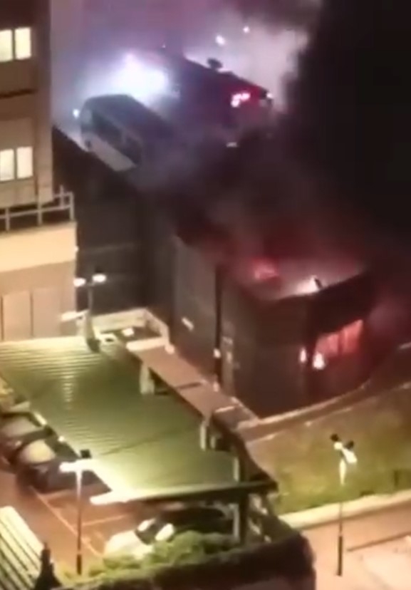 青山醫院臨時工地鐵皮倉失火冒濃煙　燒焦味飄至輕鐵青松站