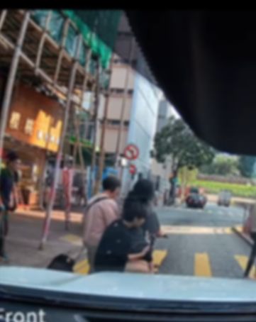大埔母子騎電動單車兼無戴頭盔勁猖獗