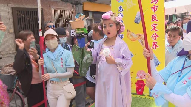 過往長洲太平清醮的飄色巡遊。