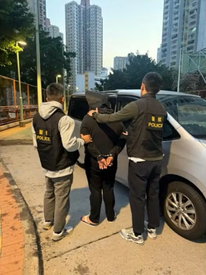 行動中，警方拘捕13人。（警方YouTube直播截圖）