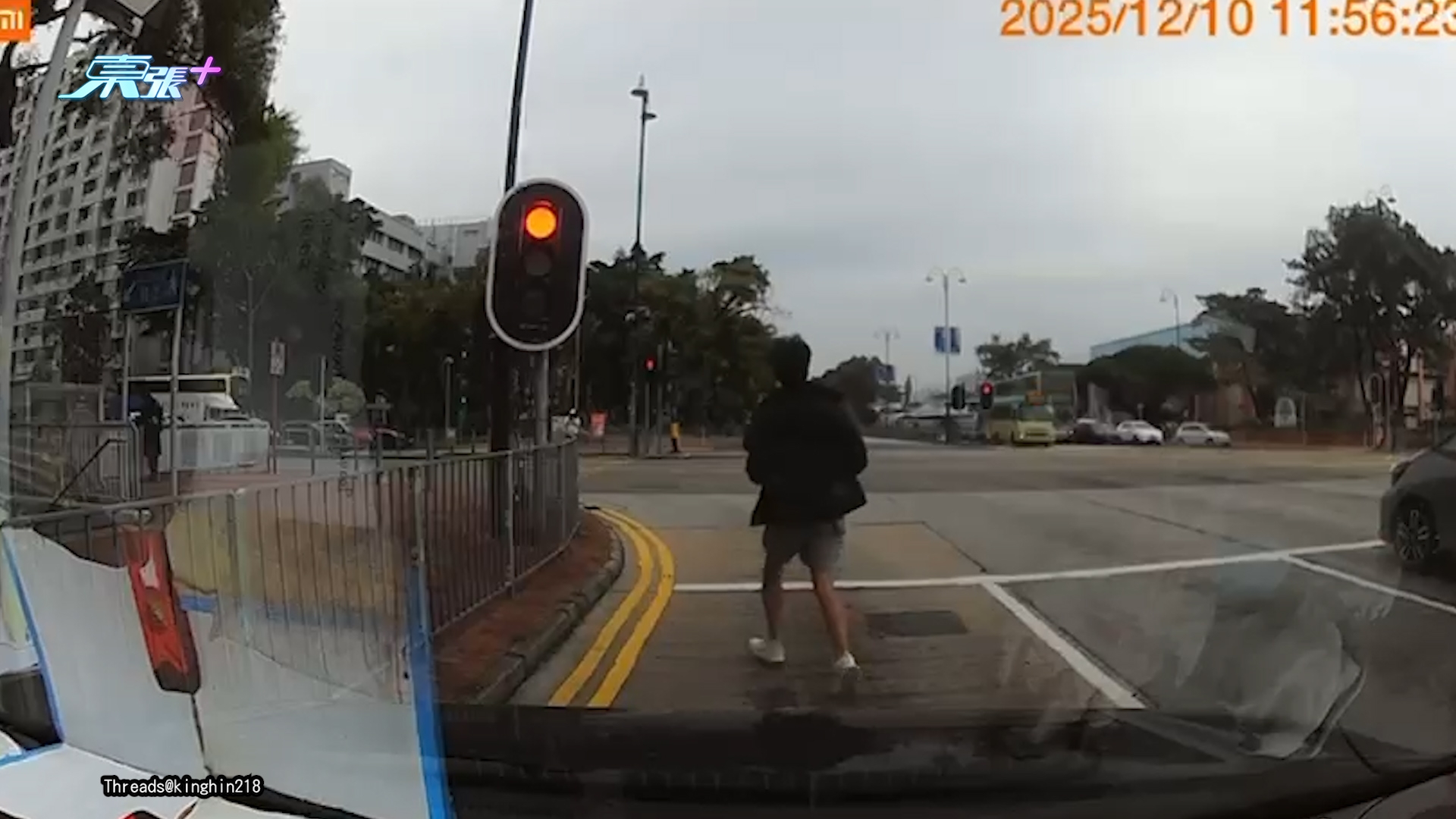 好人好事｜後生仔街頭突流鼻血手足無措　好心司機冒抄牌風險出手助人獲讚 (Threads@kinghin218)