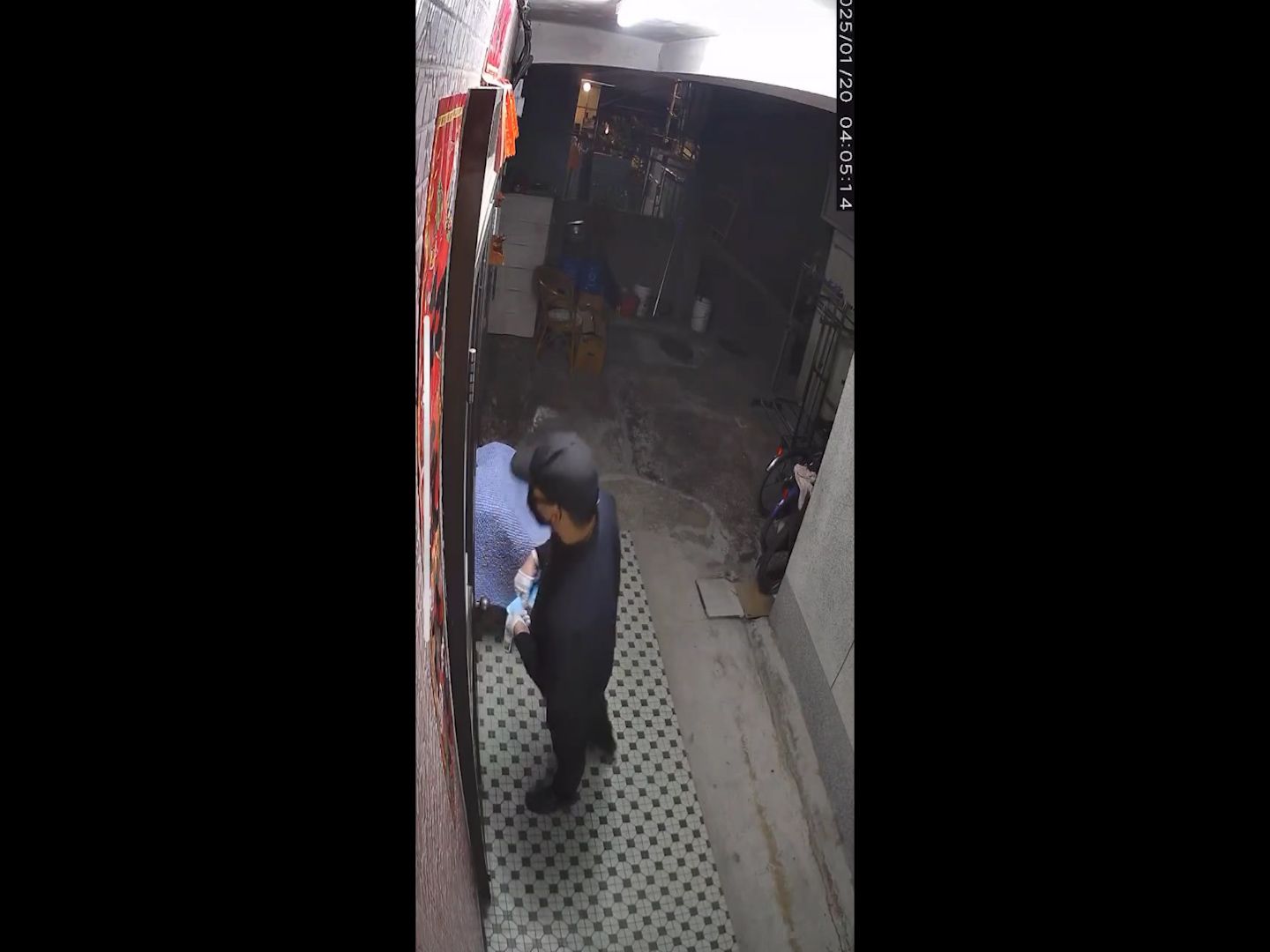 元朗廈村賊人夜潛3小時疑踩線