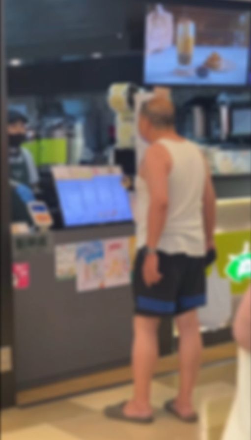 元朗中年漢爆粗大鬧台式飲品店，疑要膠袋不肯加$1。