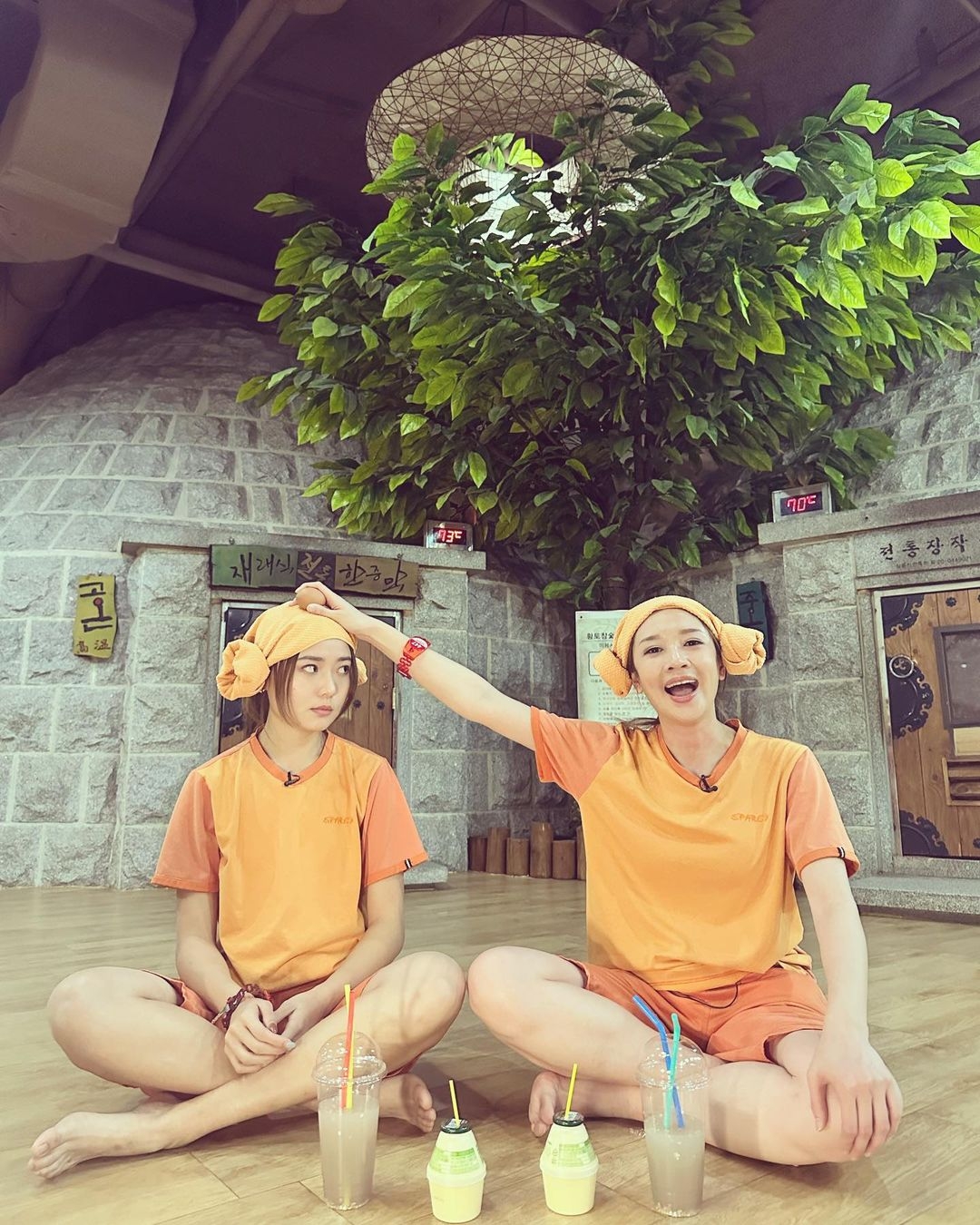 麥美恩、戴祖儀齊齊首次體驗汗蒸幕。