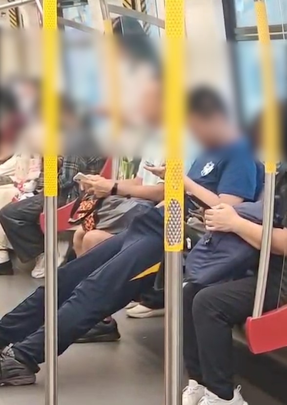 東張西望報料｜男子港鐵當眾自瀆如「無人之境」　觀眾：整完仲攞隻手出嚟聞