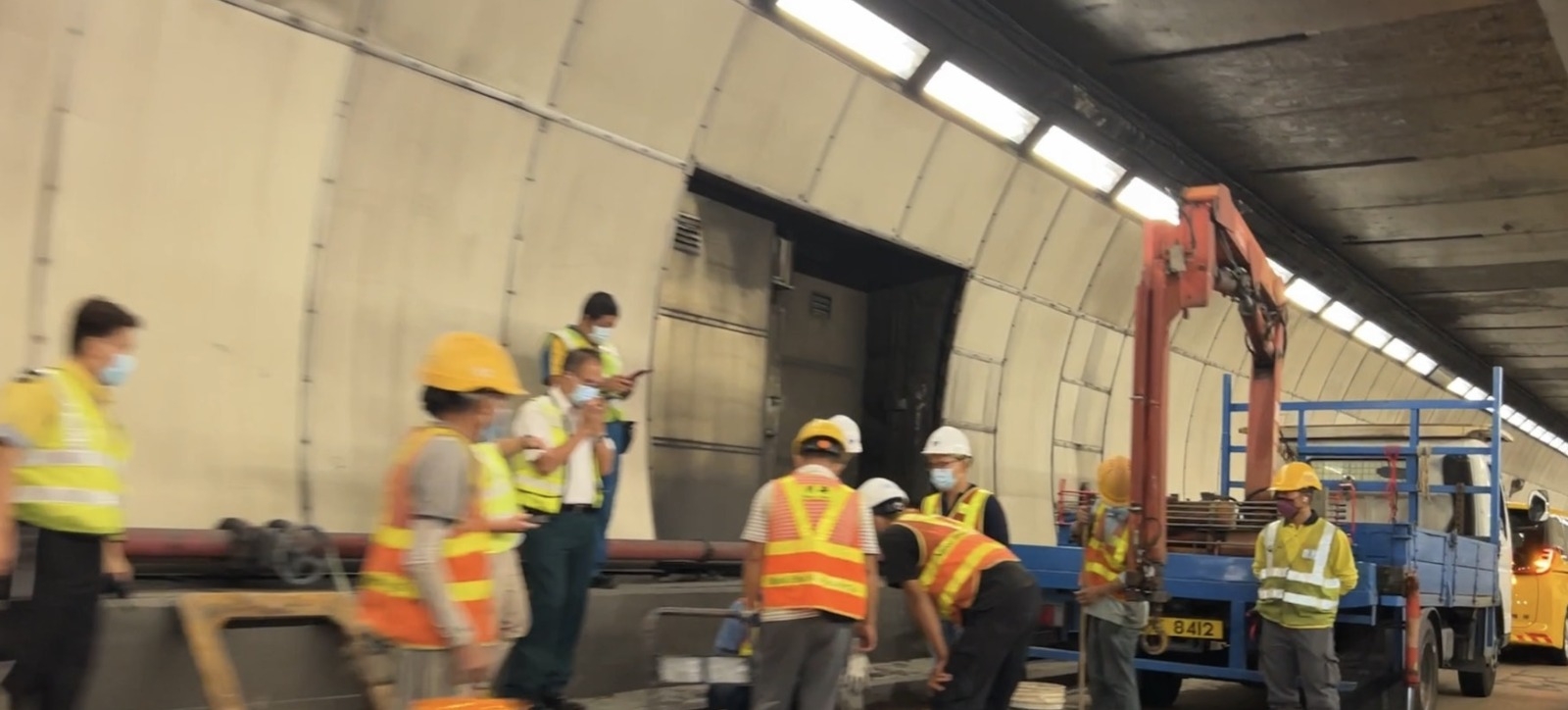 工程人員方抵達隧道進行維修