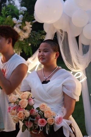 ▲▼今年8月，在一位影片部落客的幫助下，胡心瑤把自己「嫁給了」自己。（圖／翻攝封面新聞）