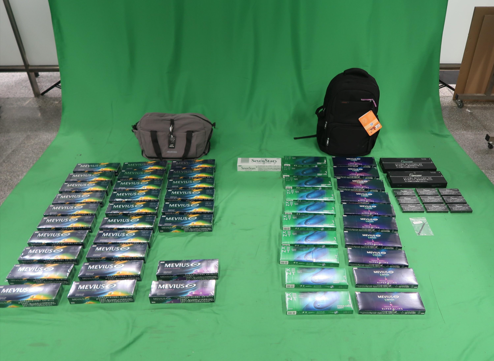 兩名38歲旅客進口私煙罪成　分別判囚6個月及2個月