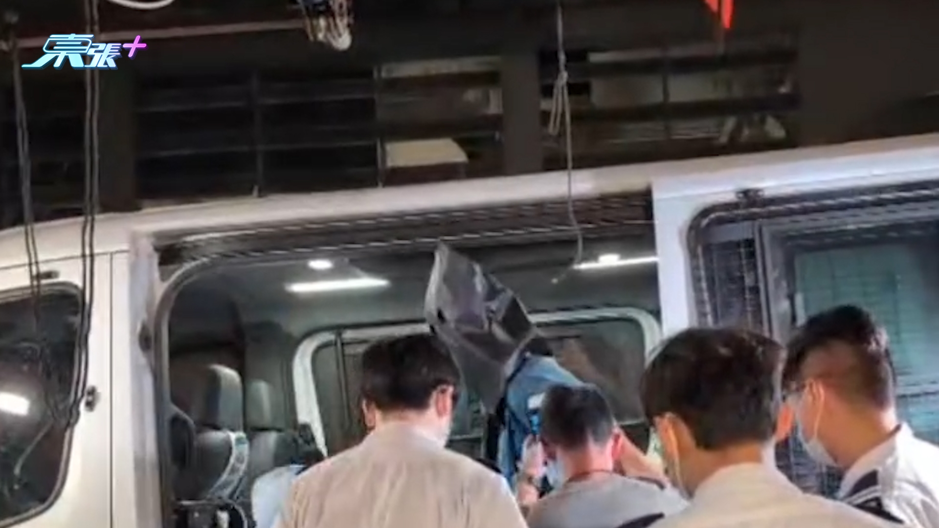 醉漢鳳樓尋「撳鐘仔」59歲單戀對象　被拒門外後激動持刀威嚇　遭警制服