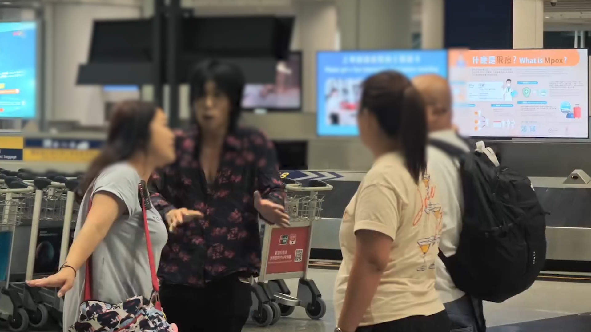 機場MMA｜護女父大戰四眼男　男子「手指指」爆粗鬧細路終爆衝突變碌地沙