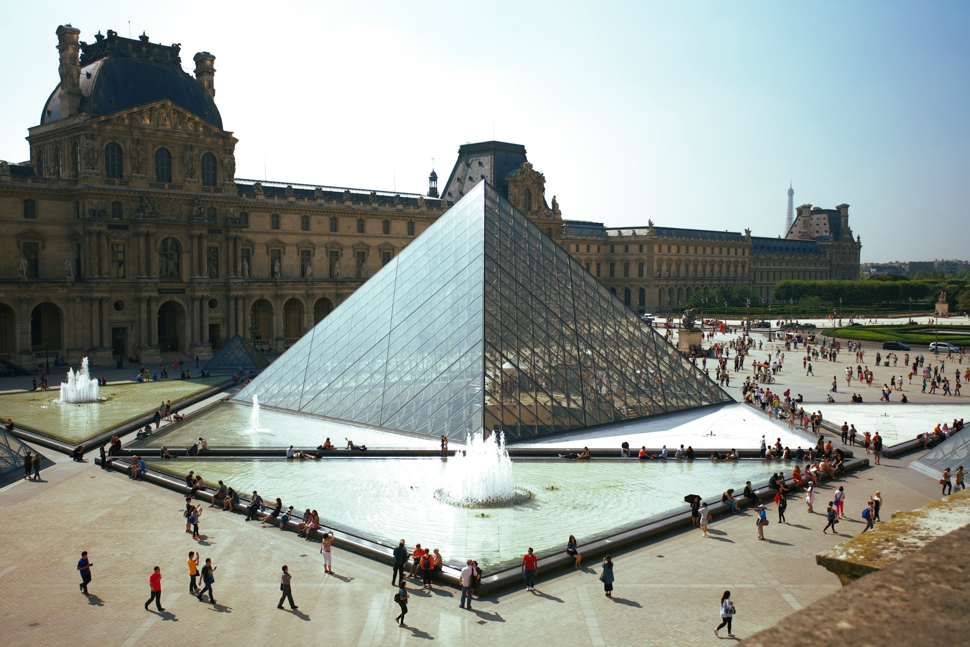 去年10月，巴黎羅浮宮博物館（Louvre Museum）曾在光天化日下發生珠寶盜竊大案，盜賊在八分鐘內偷走價值1億200萬美元（約8億港元）的珠寶。（Unsplash圖片）