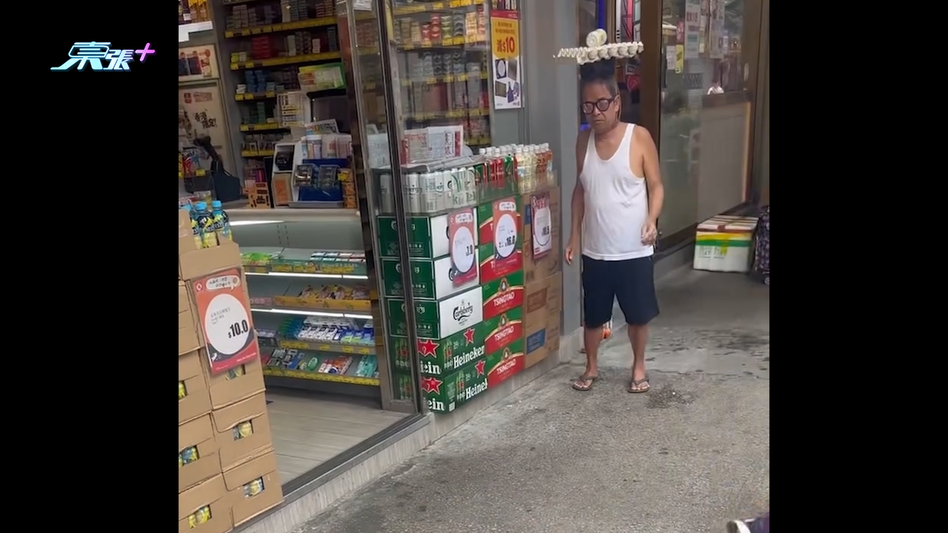 阿伯便利店門前頭頂東西跳舞勁盞鬼　網民大讚：食過下夜粥