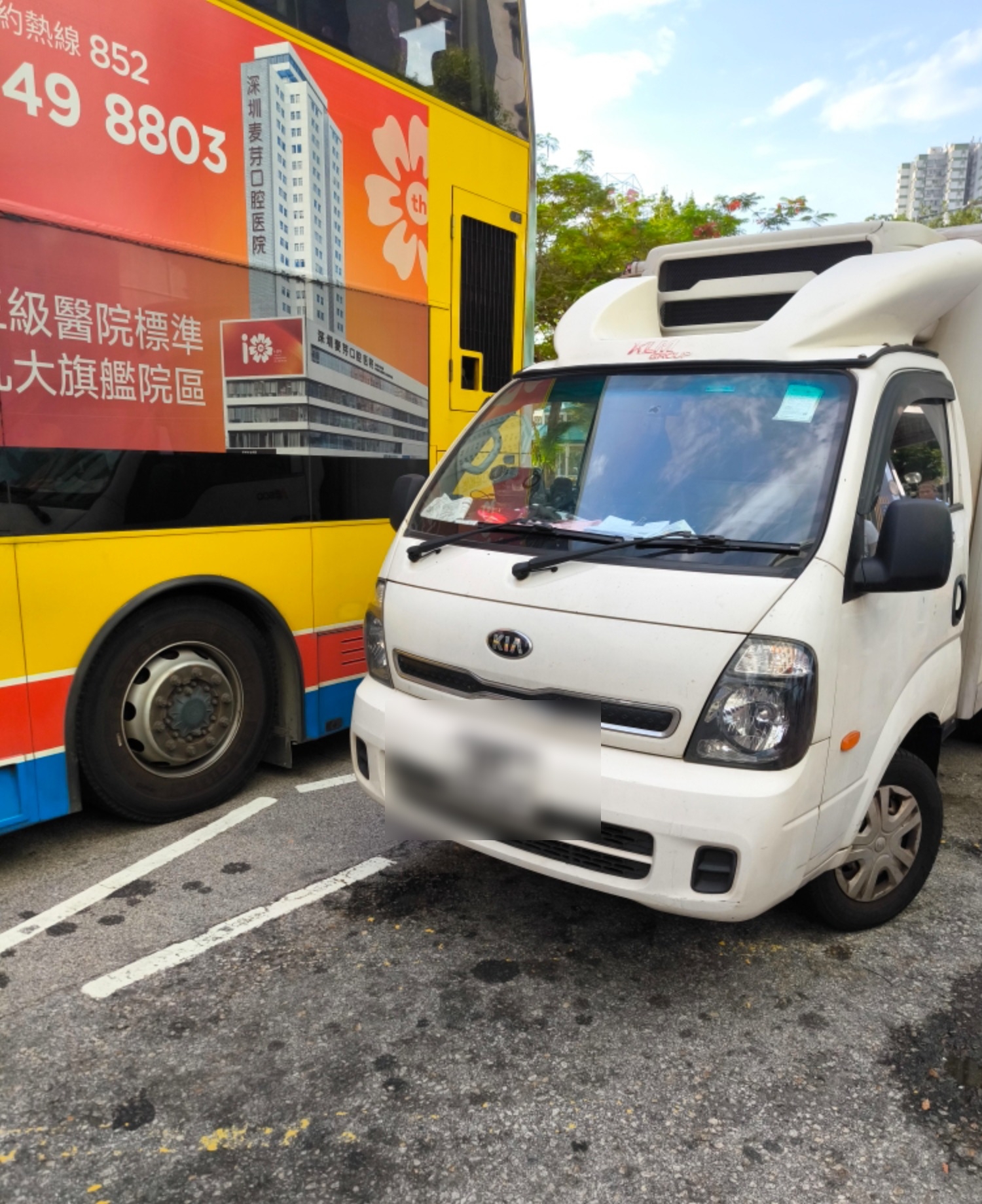 東張西望報料｜屯門巴士站被霸兩星期　貨車違泊阻路　962A無法埋站上客