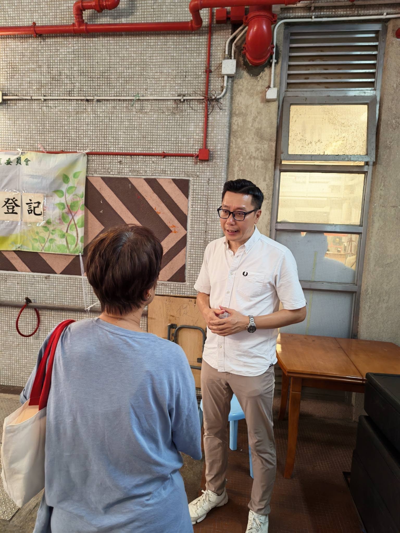 可能是‎一或多人和‎顯示的文字是「‎委員會 هر Cs 登 登記 ニニ 記 PIA‎ 」‎‎ 的圖像
