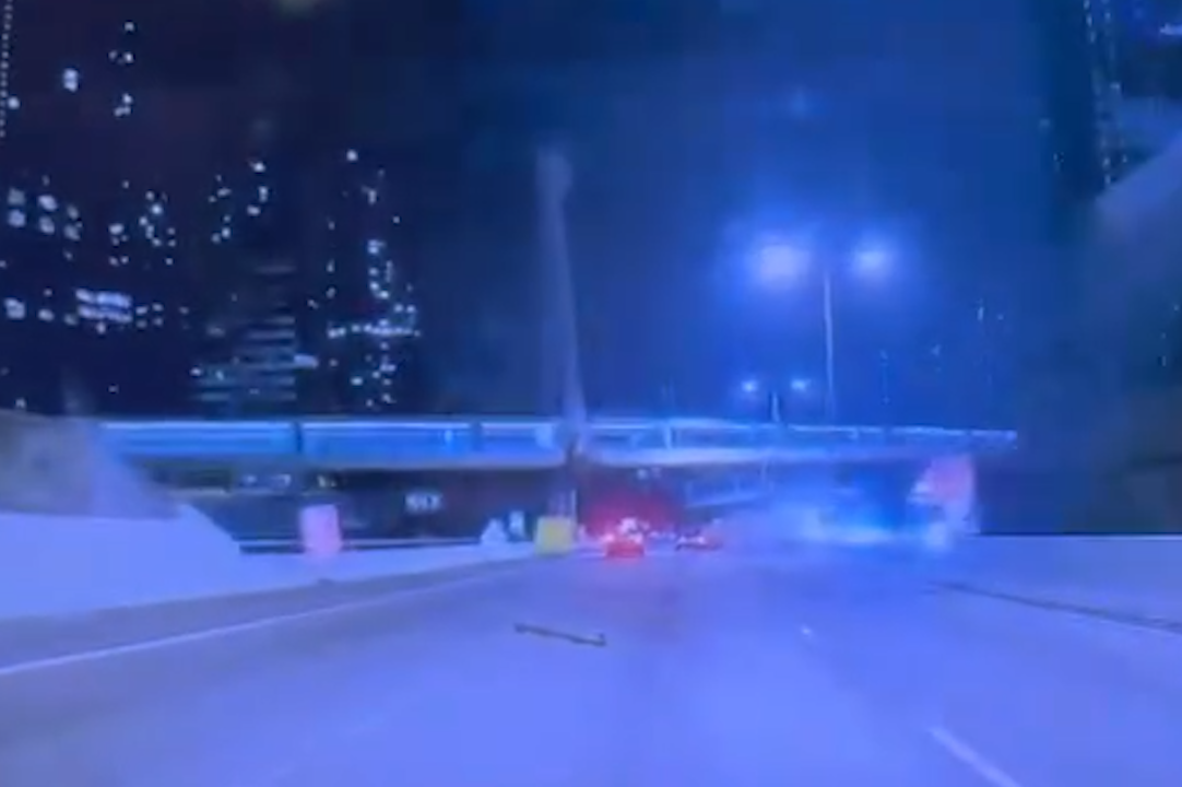 西九龍公路車禍疑的士切線撼私家車3人死。(影片截圖)