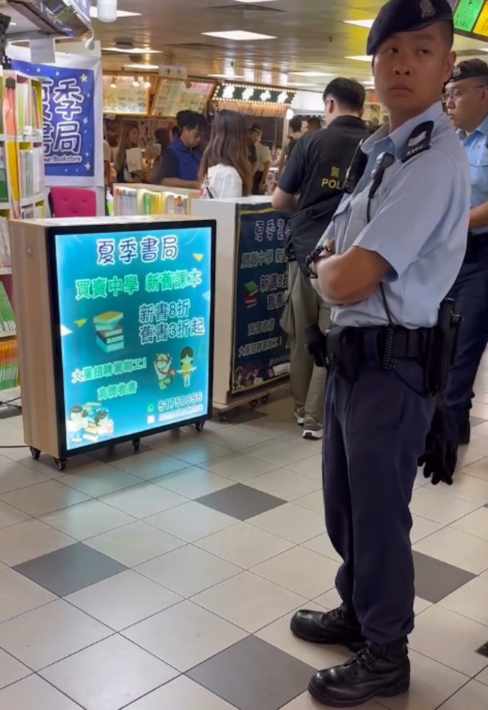 葵青警區昨帶多隊人到場