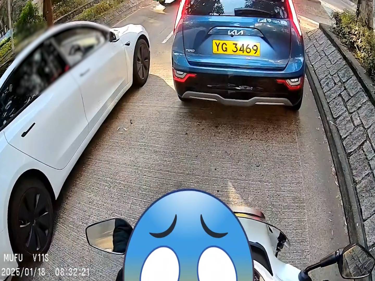 無品Tesla司機馬路亂拋垃圾險中鐵騎士