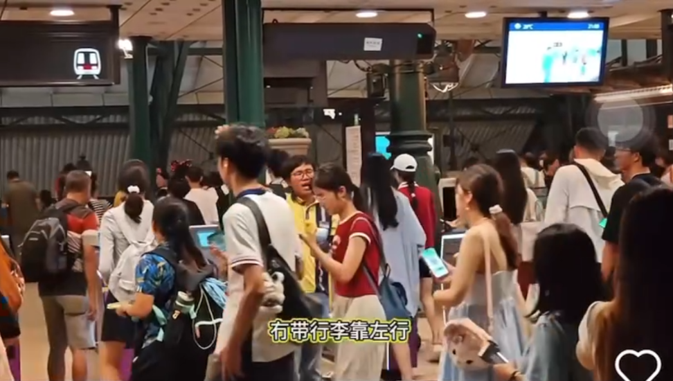 有片｜港鐵職員粵普英「唱Rap」分流爆紅