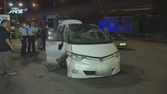 一輛七人車沙田逃避警方追截先後與四輛車相撞車輪飛脫 警方搜獲懷疑可卡因