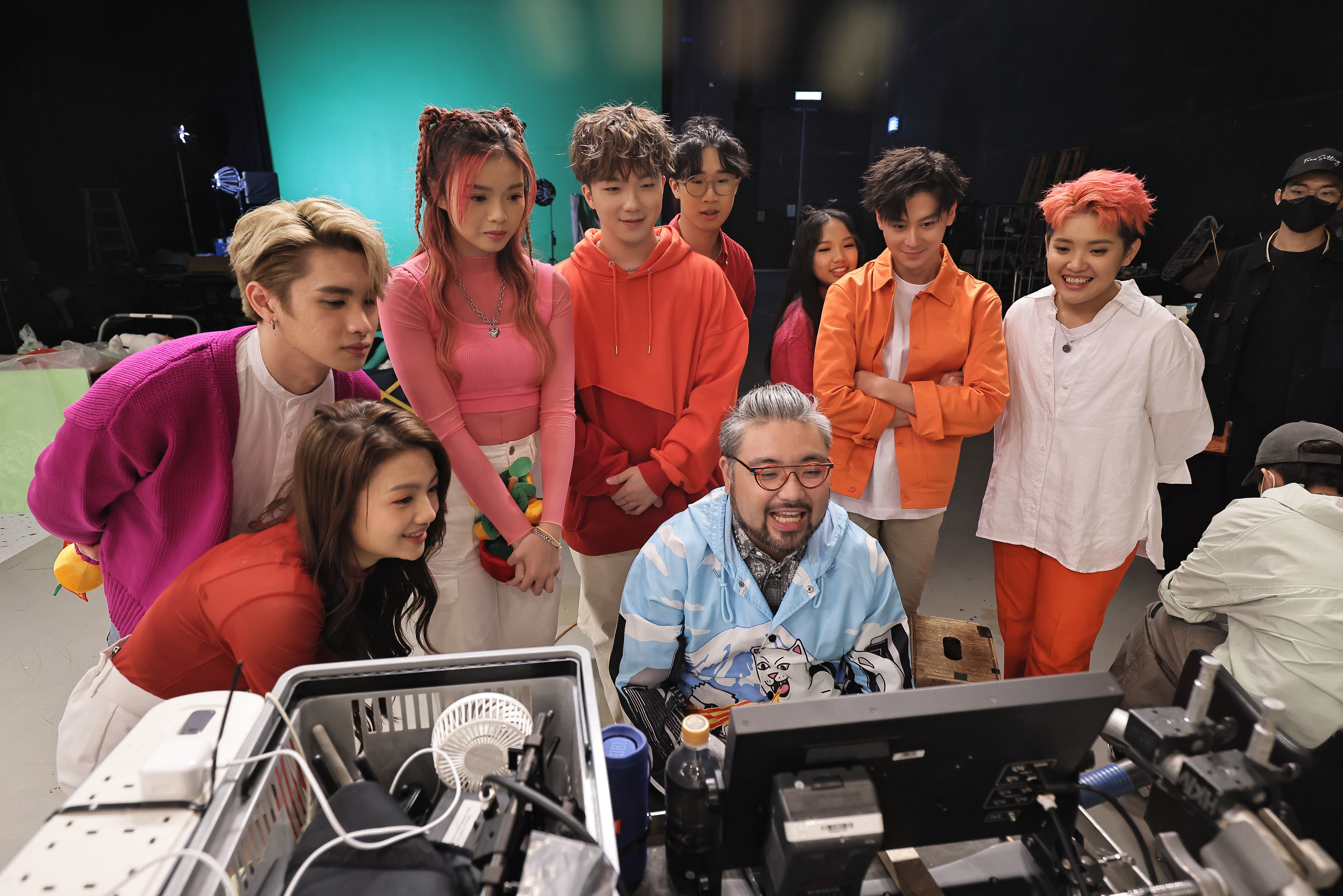 香港、馬來西亞兩地《聲夢》藝人錄製 2023 兔年賀年 MV《想要乜嘢都可以》，與製作團隊合作 愉快！