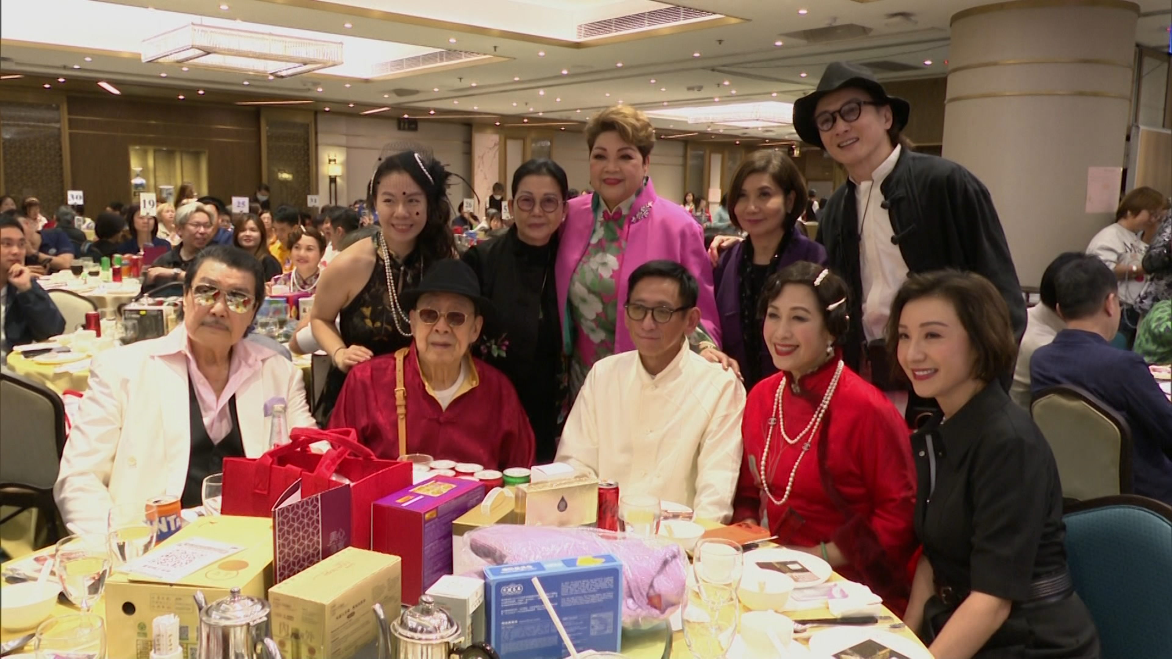 「肥媽」Maria Cordero 昨晚開Fans Party，以上海灘為主題，延開55席接近700人塞爆酒樓。