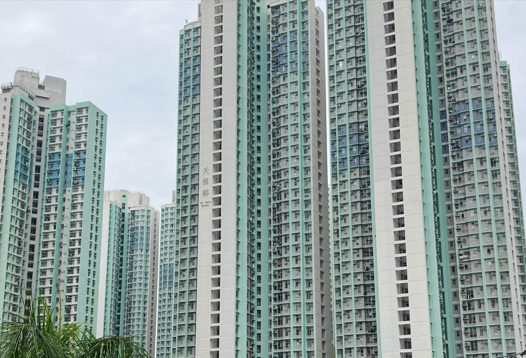 天水圍天恆邨縱火燒衫幸無人受傷　警方急追緝「小小縱火王」