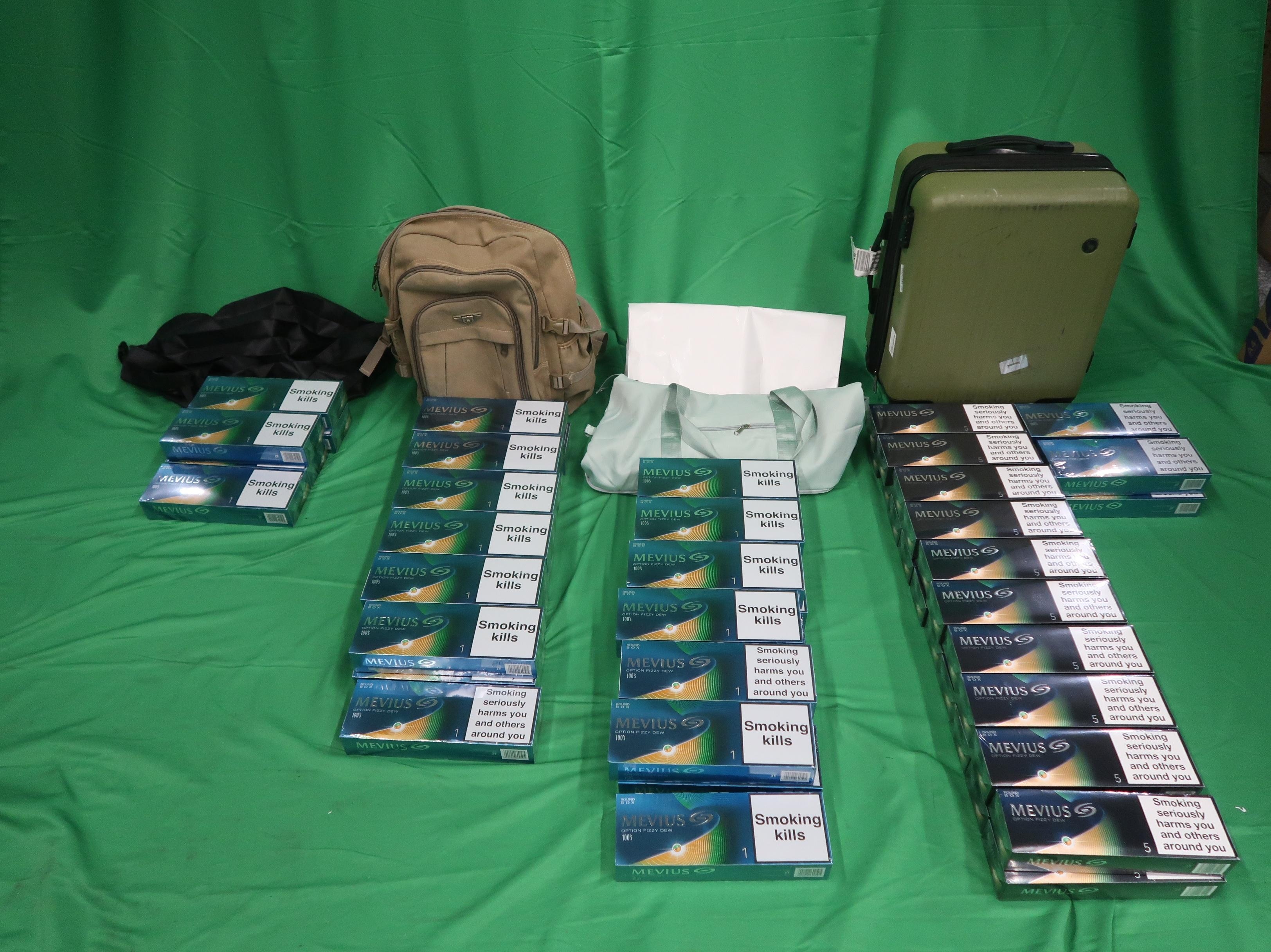 圖示檢獲的未完稅香煙。（海關圖片）