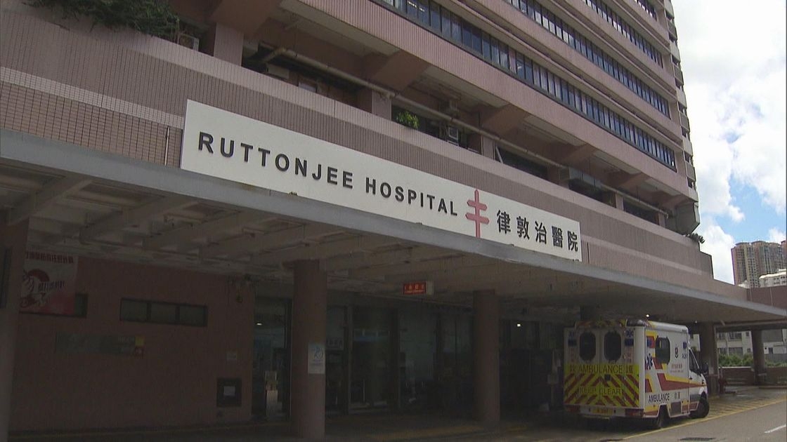 女傷者頭部受傷，清醒被送往律敦治醫院接受治理。（資料圖片）