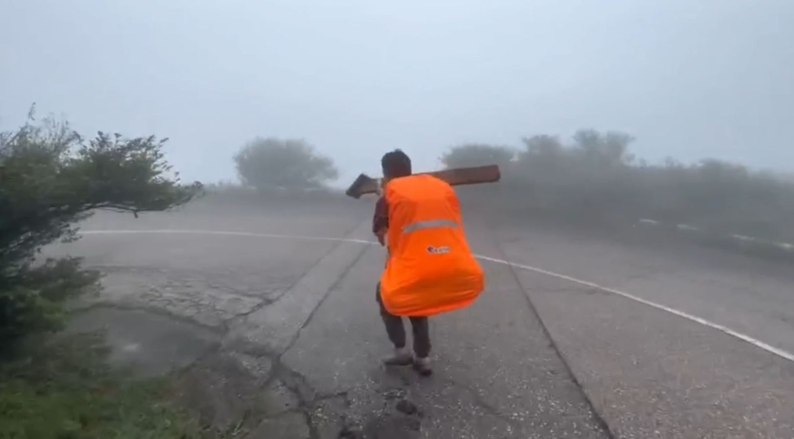 麥理浩徑標距柱遭內地男擅自拔走再插回