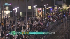 【除夕倒數】文化中心外人流增加 有市民戴閃燈飾物充滿氣氛