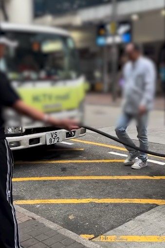 旺角跑車當街入油站惹人注目安全成疑