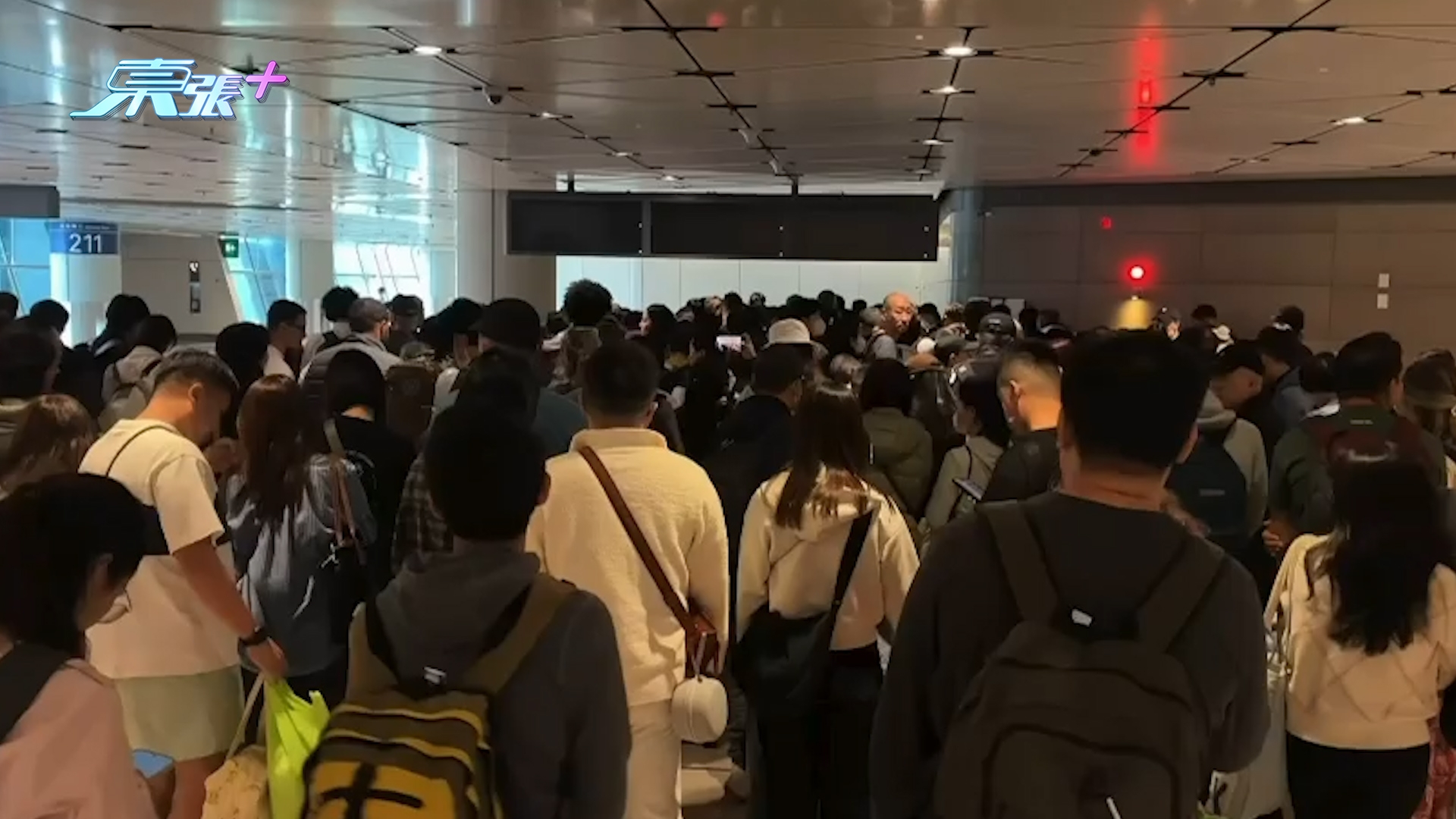 東張西望跟進｜機場中場客運廊失火冒煙　機管局：3登機橋暫時關閉及無人受傷