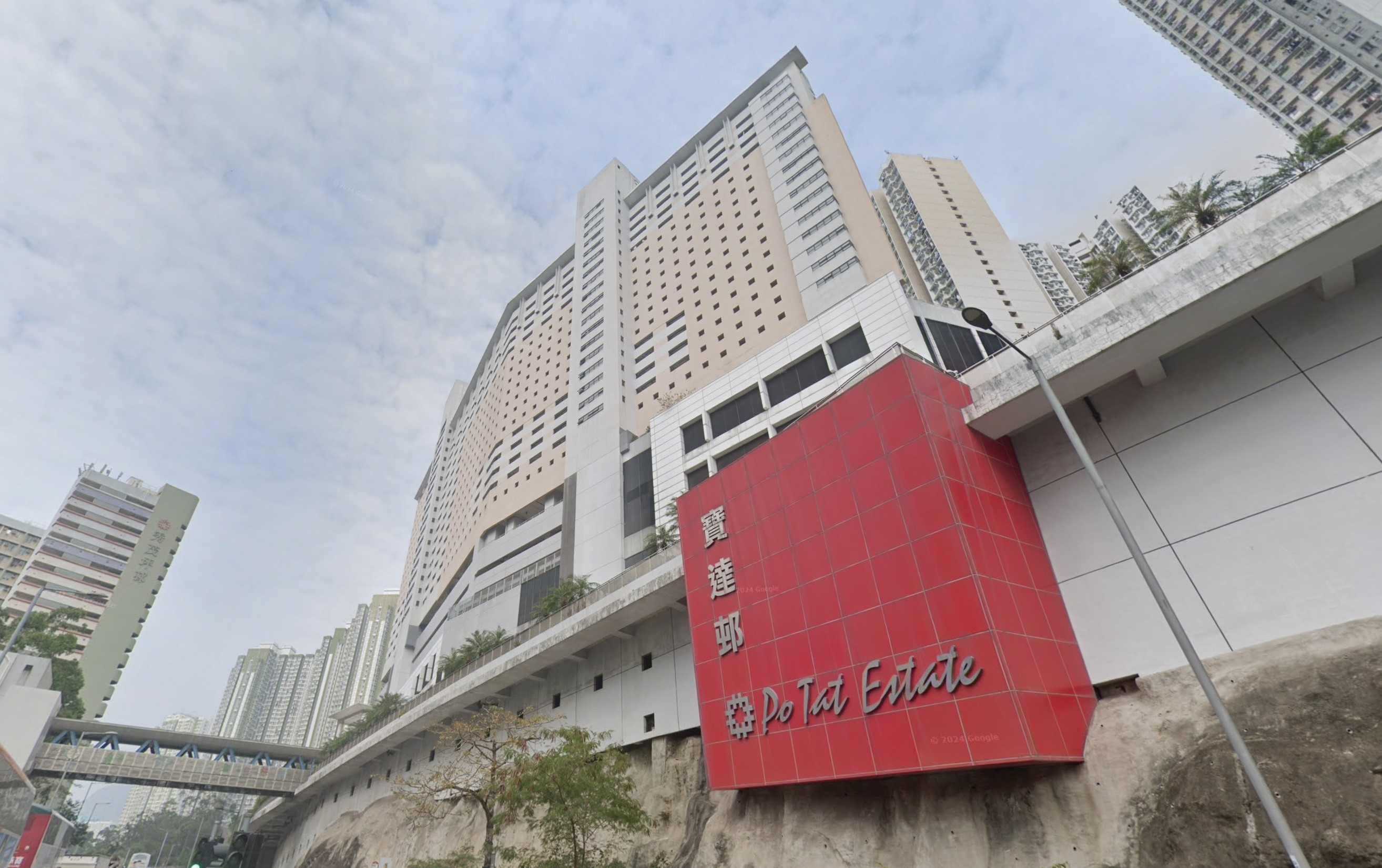 秀茂坪姊弟疑因清潔問題爆衝突　擸風扇拎菜刀互毆　兩人受傷同被捕