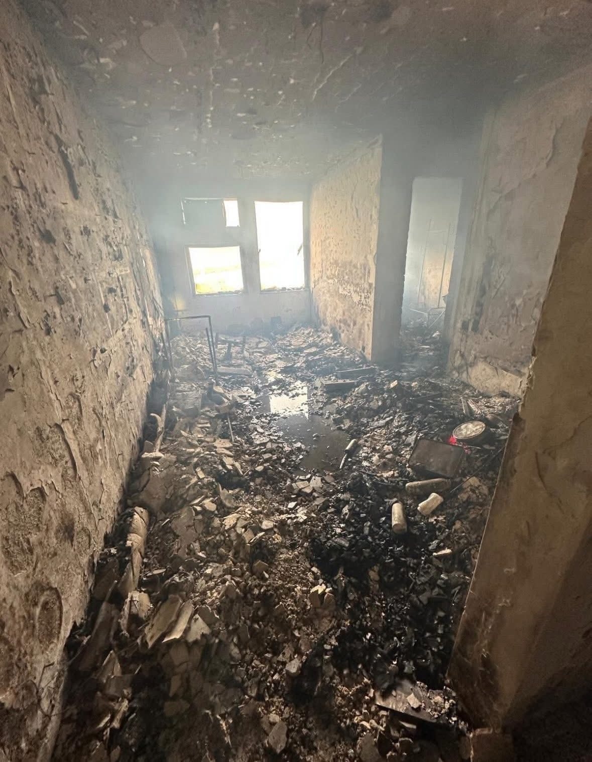 大埔宏福苑五級火｜災後單位慘況大公開，內櫳「甩皮甩骨」慘絕人寰。(FB@Kitty Chau)