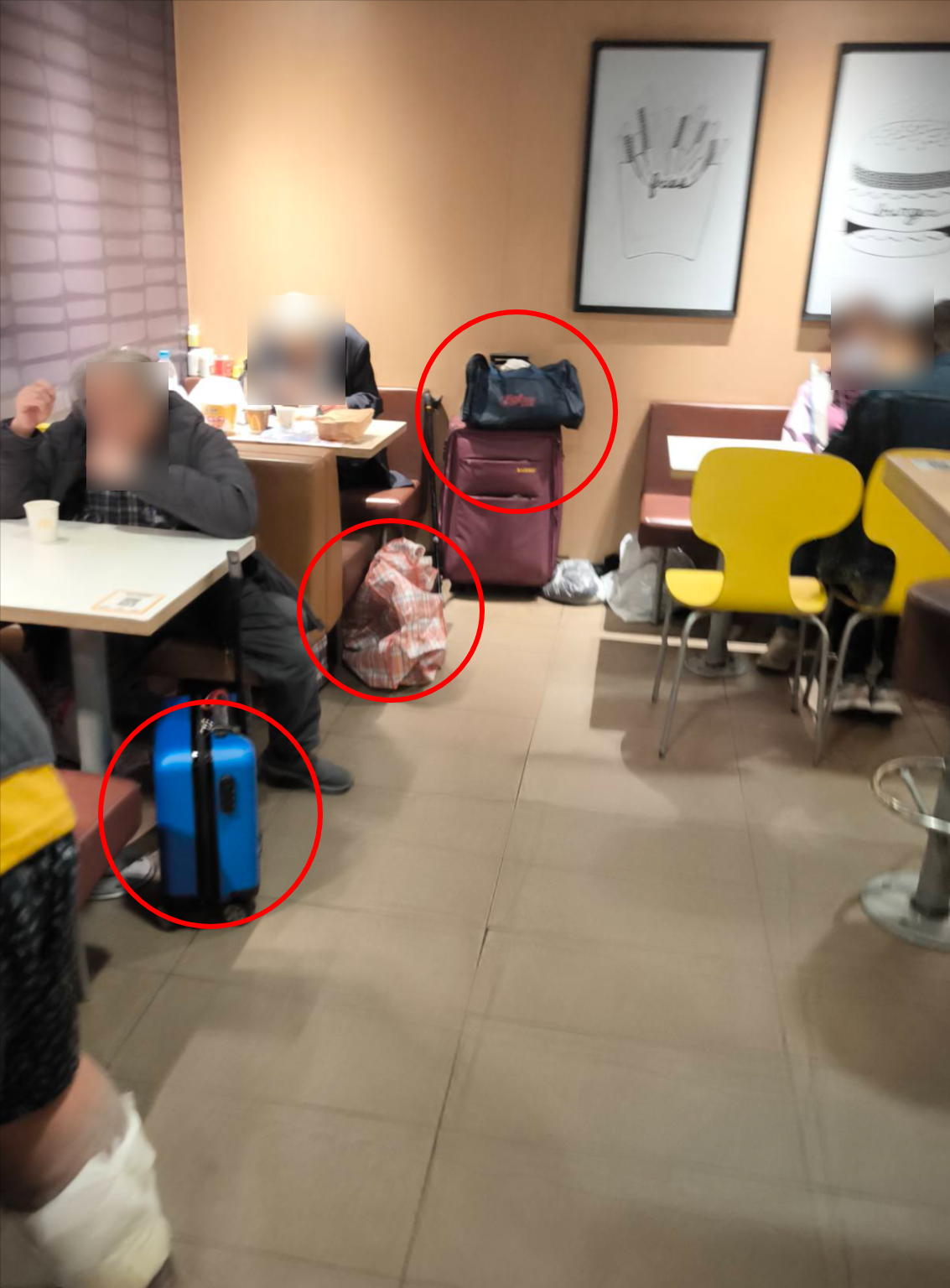 東張西望報料｜炮台山快餐店被指流浪漢長期佔座　食客投訴衞生惡劣變「露宿者之家