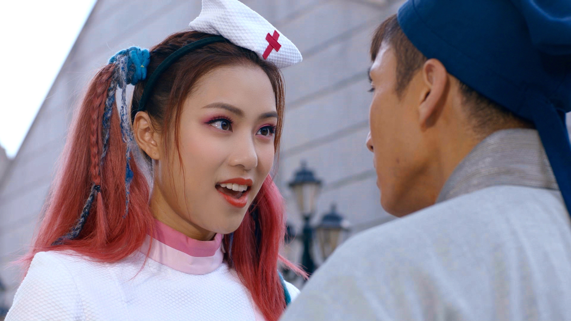 Open姐今晚又有新Look。