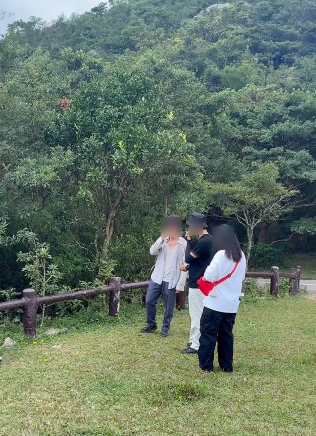 一名男子於本月9日（星期六）在大帽山行山期間，食用橙後將果皮直接棄置於山徑旁，遭途人勸喻時不但拒絕收回，更反覆強調「你都唔識嘢」、「大自然需要」，引起現場人士不滿。