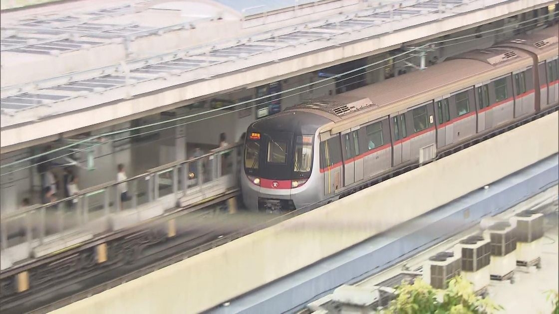 觀塘站蜂群突襲　港鐵月台驚現逾百隻蜜蜂