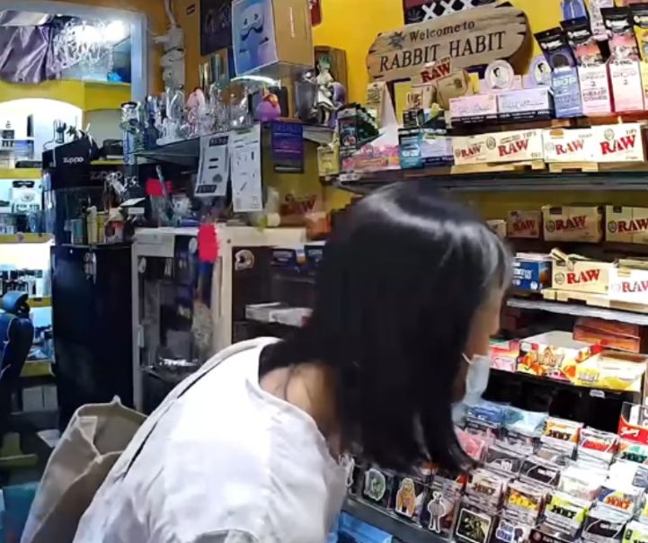 有片｜元朗煙草店女賊「零元購」偷走$420煙絲