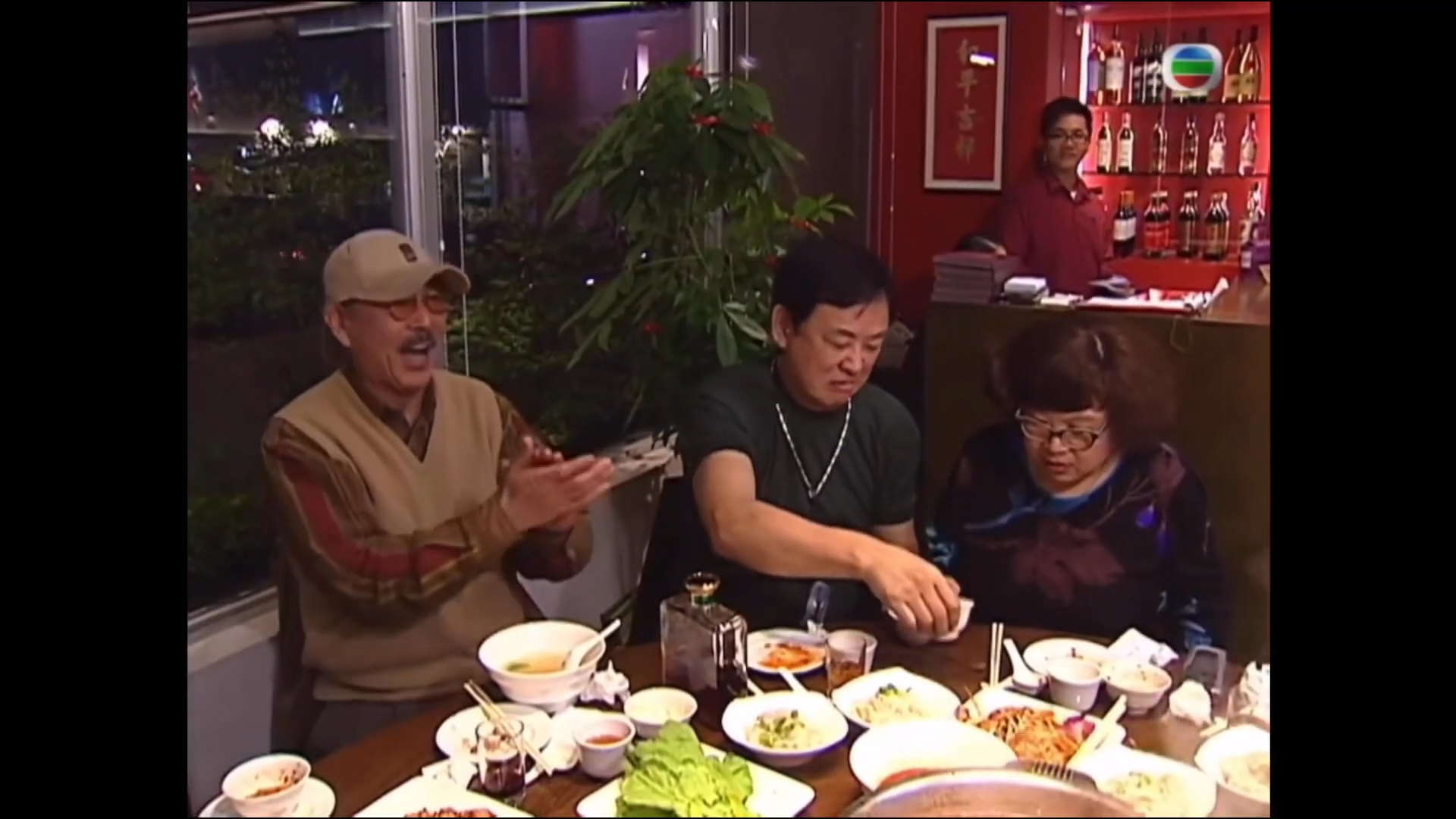 王羽早年已加入娛樂圈拍電影，因此人緣極廣。