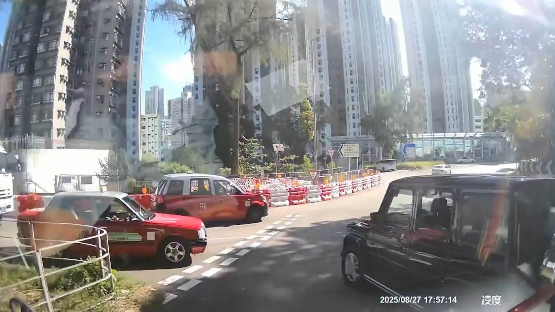 「馬路炸彈」四圍走　唔掛車牌逆線行仲撞貨車尾