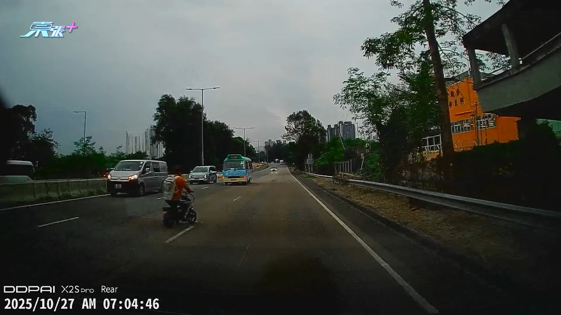 粉嶺公路驚現「逆流大叔」開電動單車逆線行　網民嘆：晨早嚇一嚇