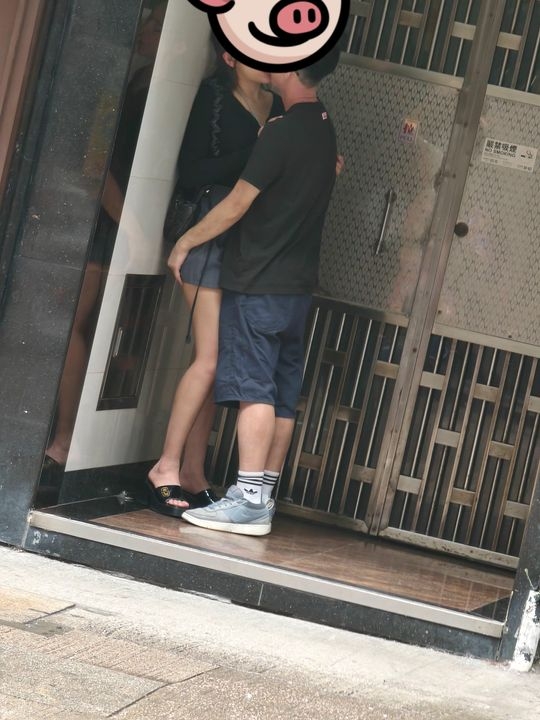 網上瘋傳男女激情行為照片