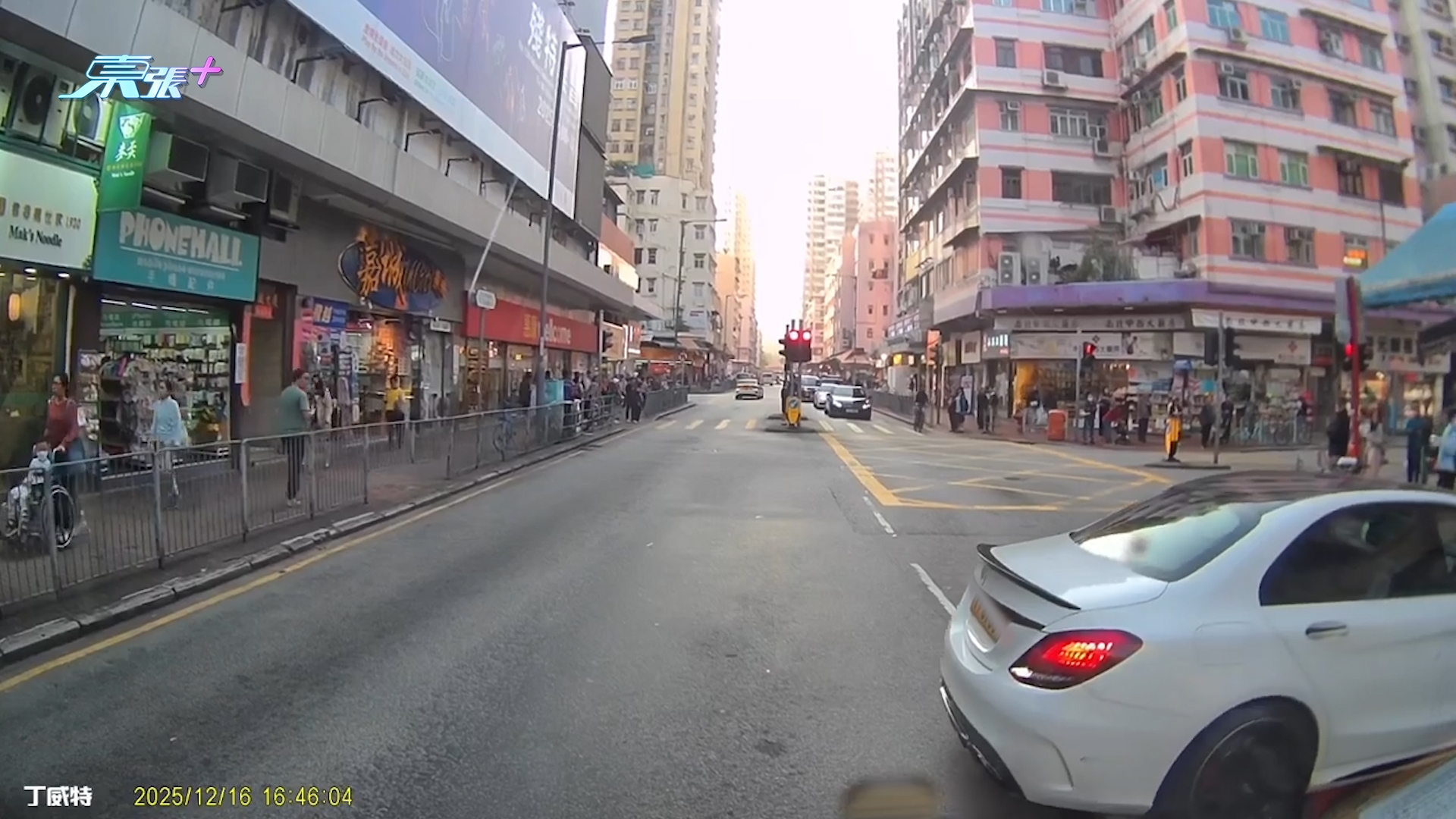 車Cam直擊｜元朗P牌女司機馬路突Uturn　阿Sir「時運高」睇唔到無執法