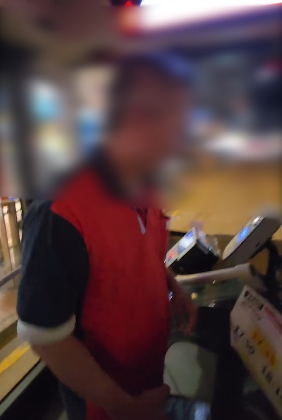 九巴上層女乘客遲落樓梯與司機爆衝突　車長奇招反擊「齊齊被困10分鐘」