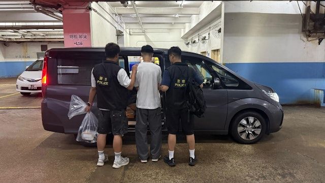 警方九龍灣工廈掃毒拘32歲男，檢$96萬太空油煙彈等毒品。(警方照片)