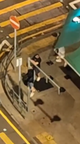 長沙灣MMA｜兩批人手持武器爭執