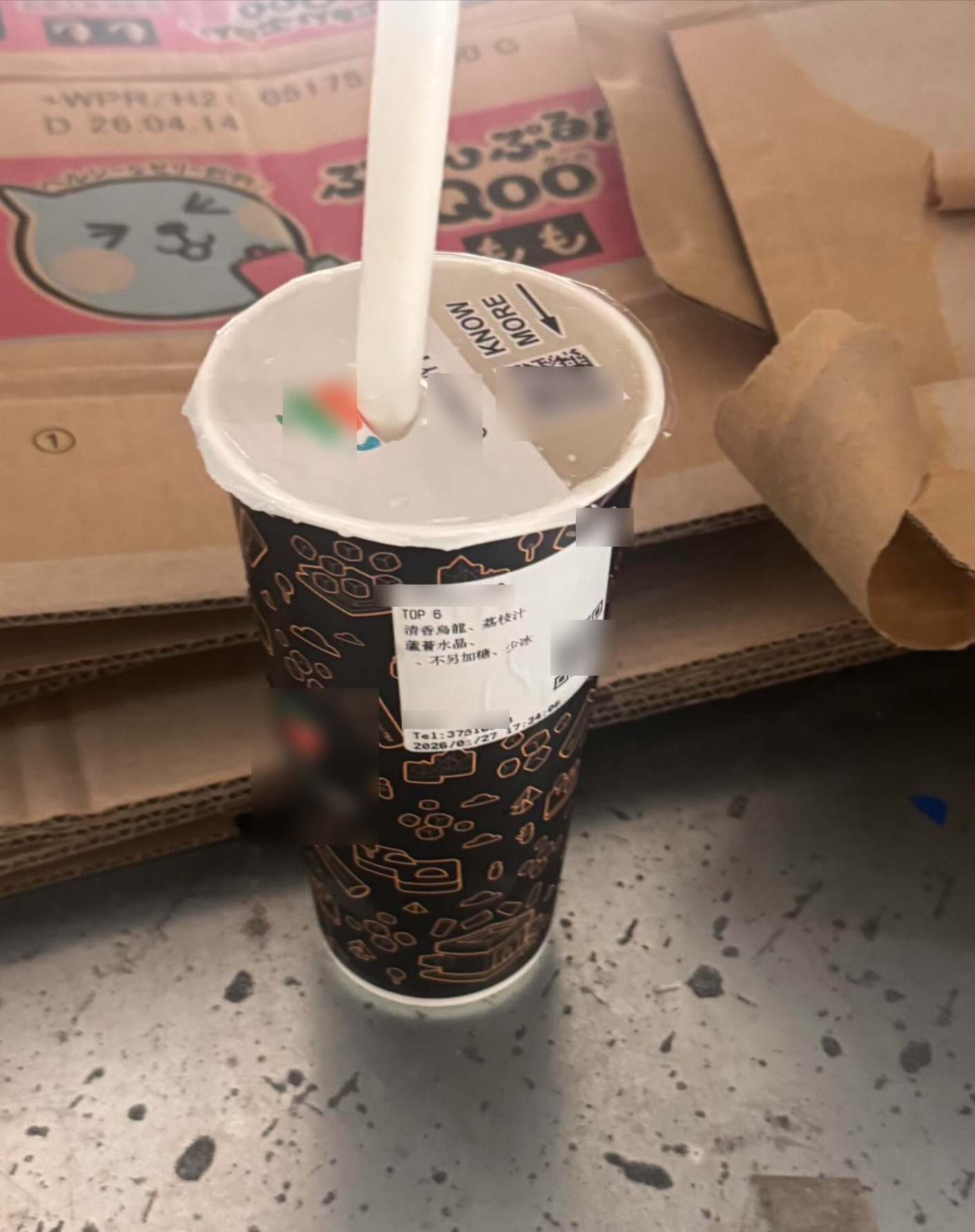 東張西望報料｜茶飲店買飲品慘飲到曱甴　事主：究竟係有幾污糟？