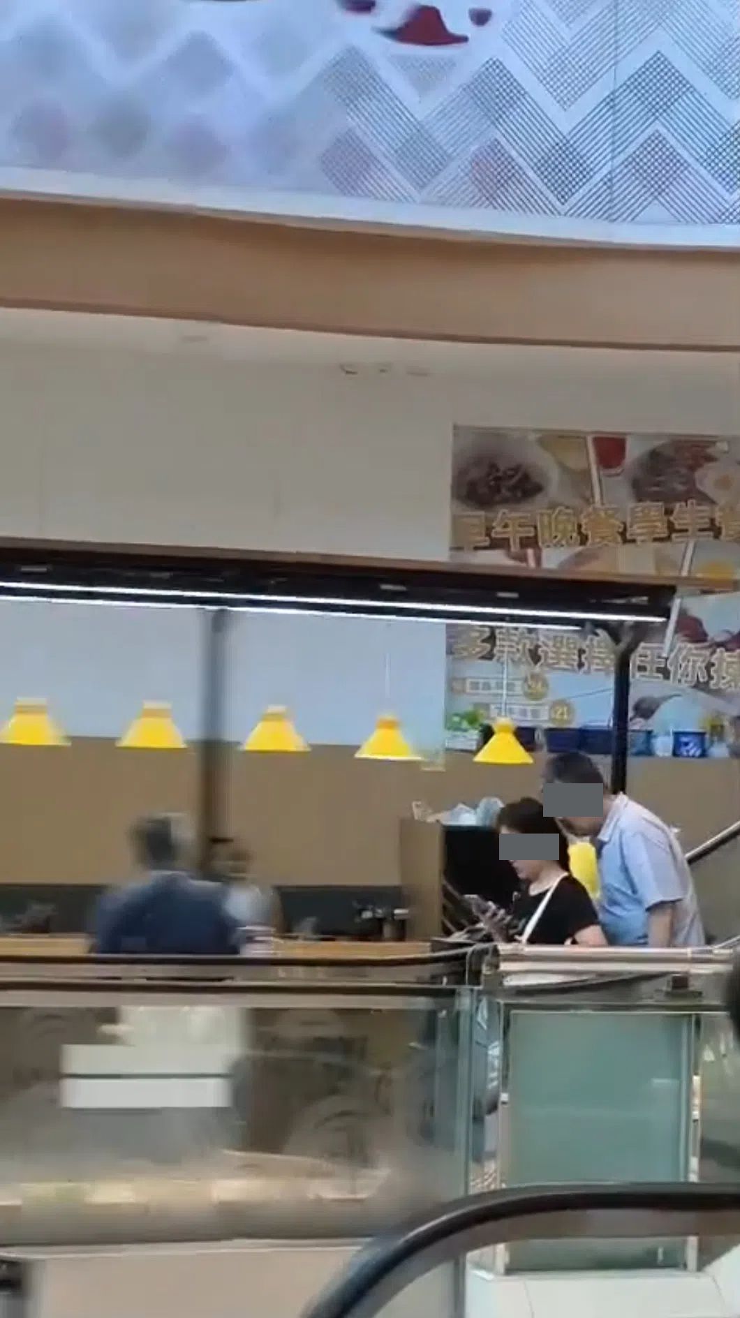 將軍澳老翁扶手電梯伸頸偷聞女子